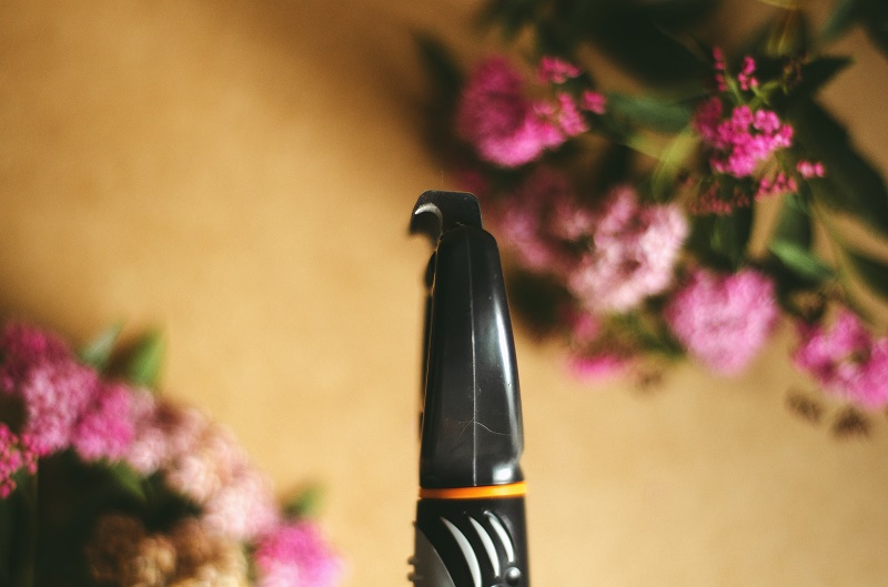 Trymer hakowy dobrze pomoże rozczesać zbite kołtuny.