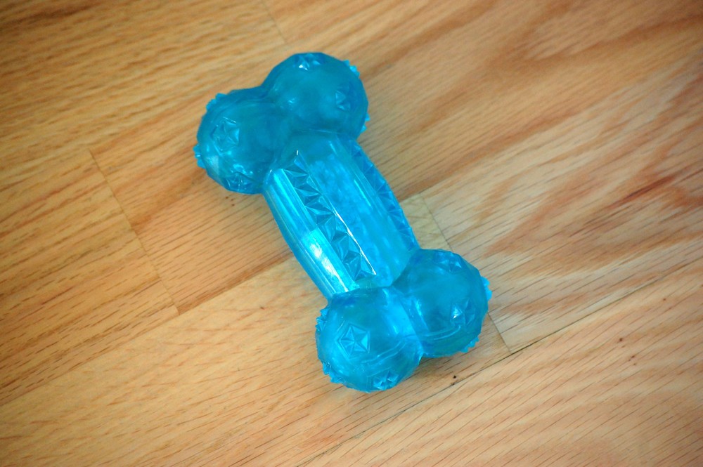 Kość z TRP jest jednym z twardszych i bardziej wytrzymałych gryzaków.