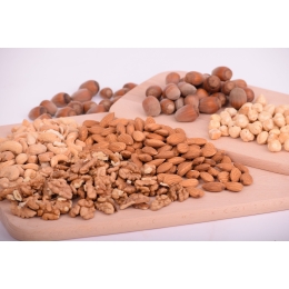 Czy pies może jeść orzechy? Podpowiadamy jak wkomponować orzechy w żywienie psa