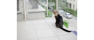Jak zamontować siatkę na balkon dla kota? Czy zawsze jest potrzebna?