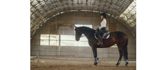 Nauka jazdy konnej – wszystko co musisz wiedzieć o sprzęcie i ubiorze jeździeckim